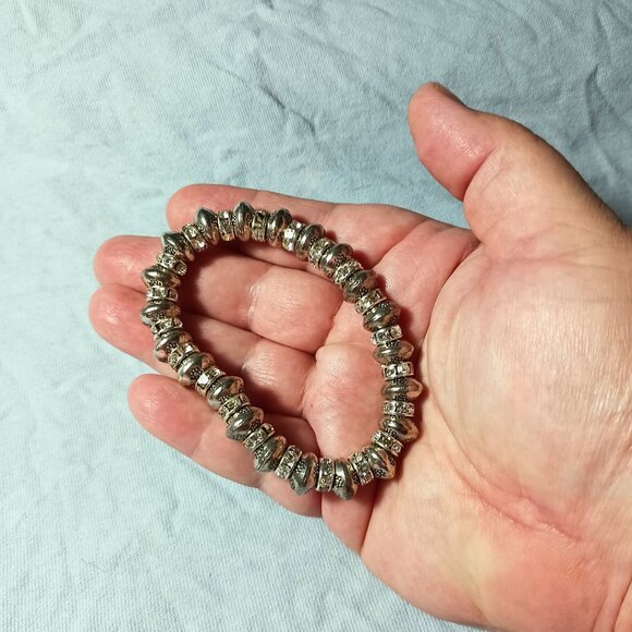 90s Vintage Silvertone Beaded Flower Rhinestone Stretchy Fashion Bracelet - Picture 3 of 7